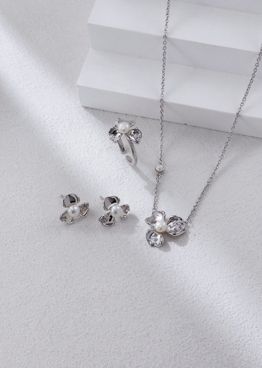 Petal-Shaped Zircon Inlaid Necklace