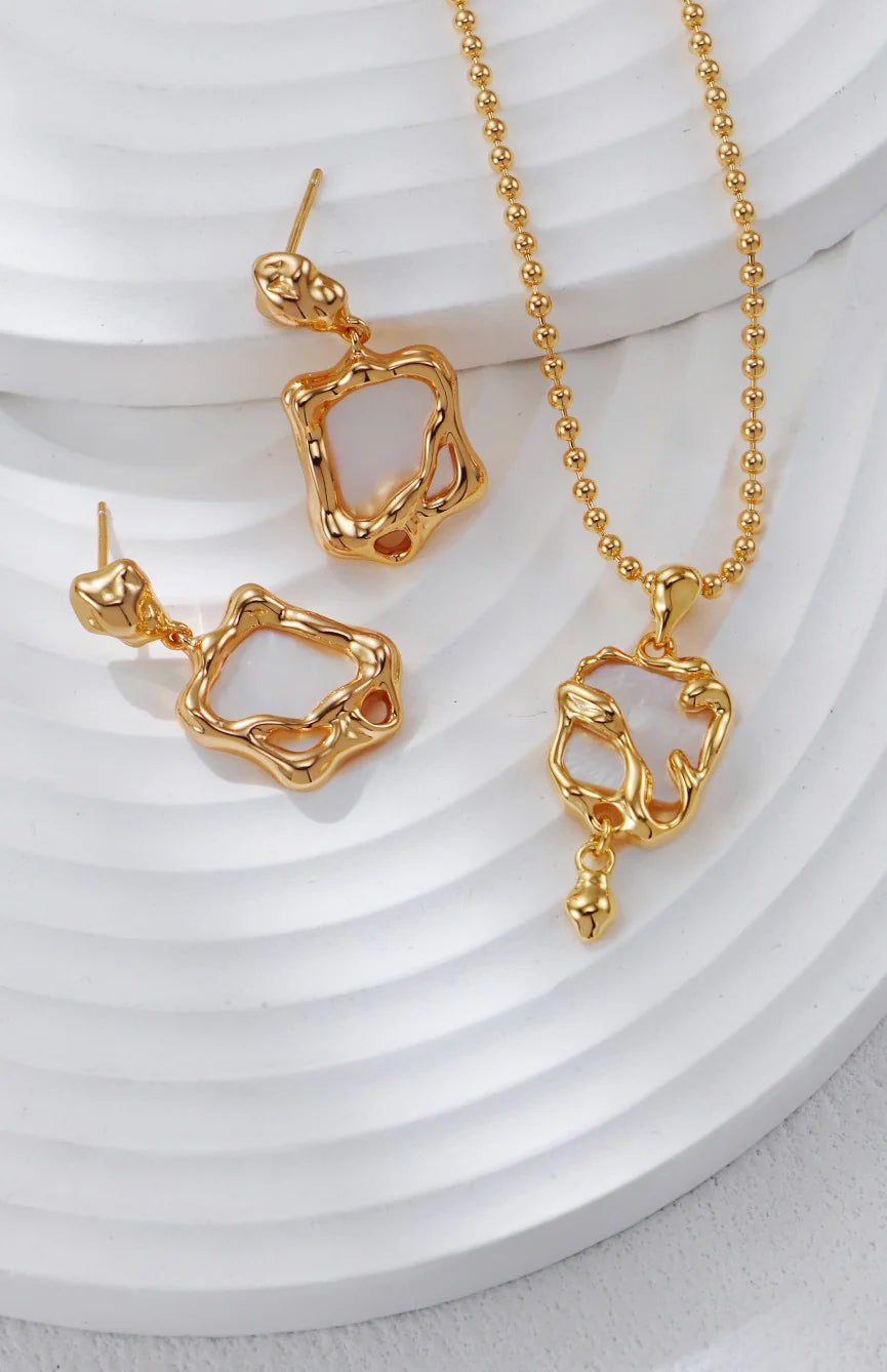 Vintage Shell Necklace