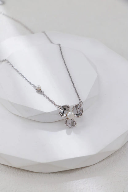 Petal-Shaped Zircon Inlaid Necklace